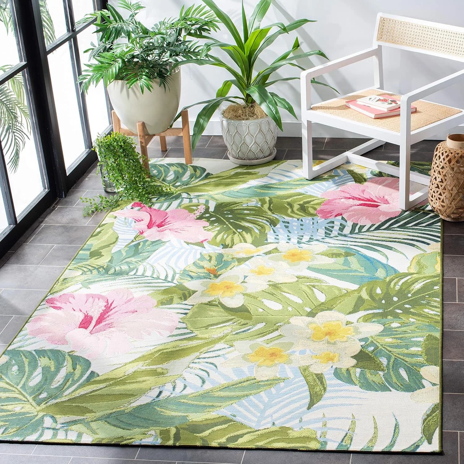 SAFAVIEH Washable Rug Outdoor Barbados Collection - 4' x 6', Green & Pink, Non-Shedding & Easy to Clean, Ideal for Patio