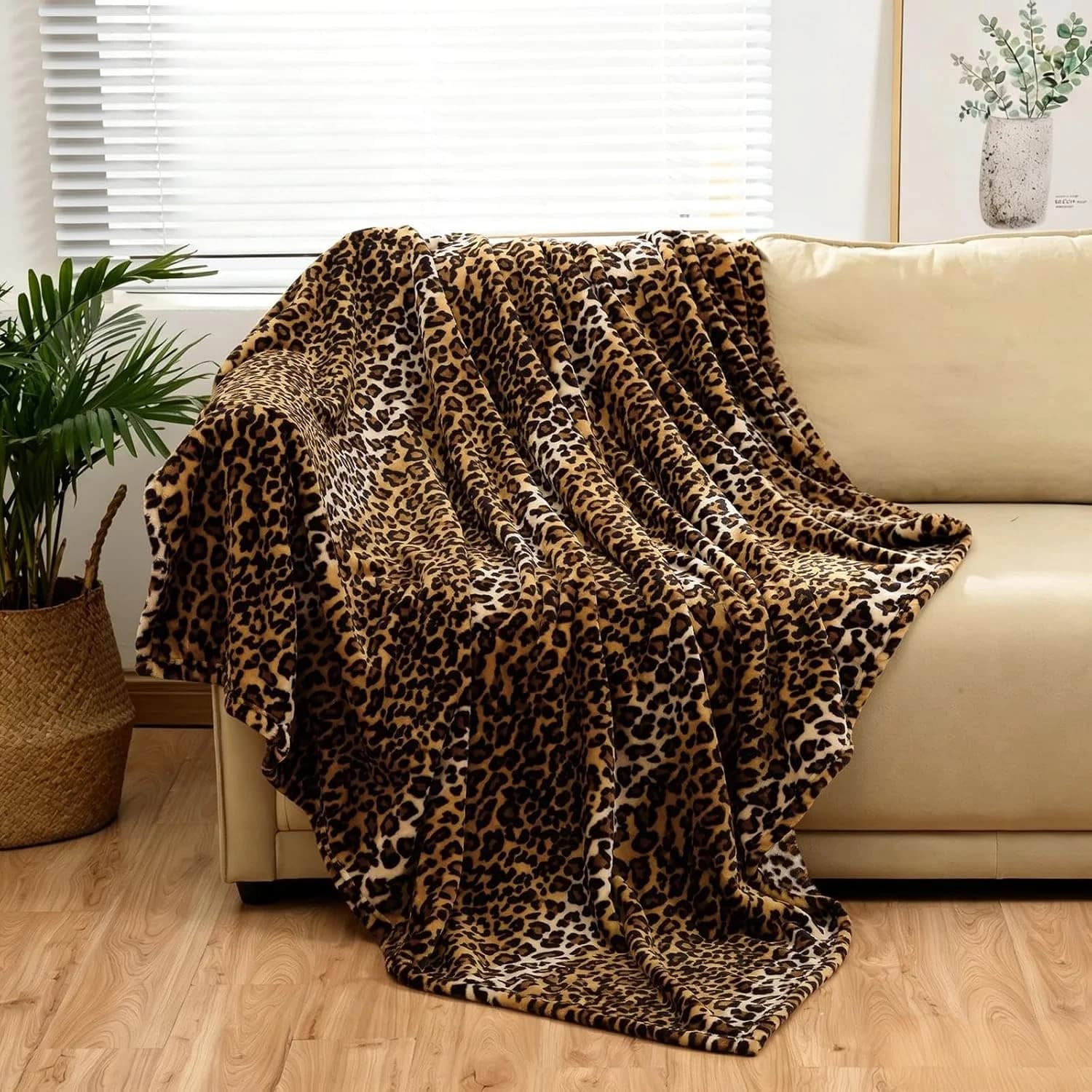 Bnuitland Leopard Print Fleece Flannel Throw 50x40inch, 300 GSM Double Sided Lightweight for Bed Sofa Travel, Super Soft