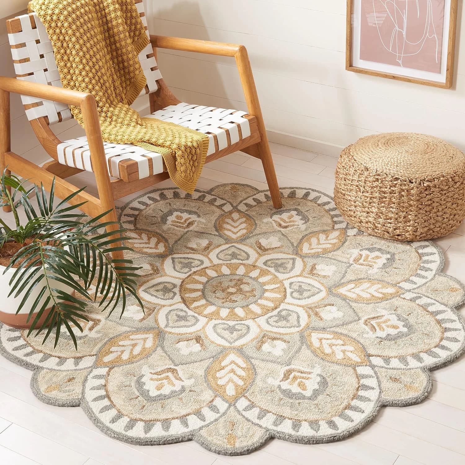 SAFAVIEH Novelty Collection Area Rug - 5' Round, Ivory & Beige, Handmade Wool, Flower Design, Ideal for High Traffic Are
