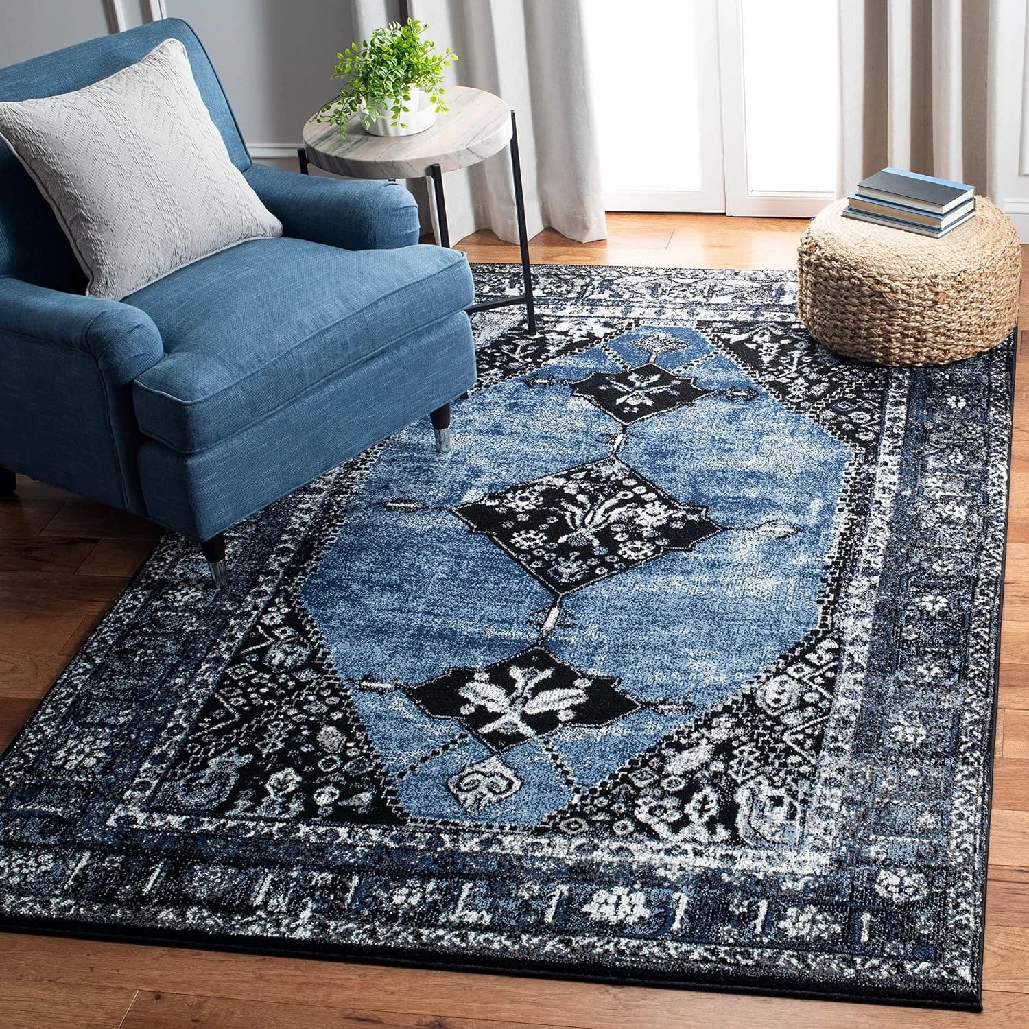 SAFAVIEH Vintage Hamadan Collection Area Rug - 8' x 10', Blue & Grey, Oriental Traditional Persian Design, Non-Shedding