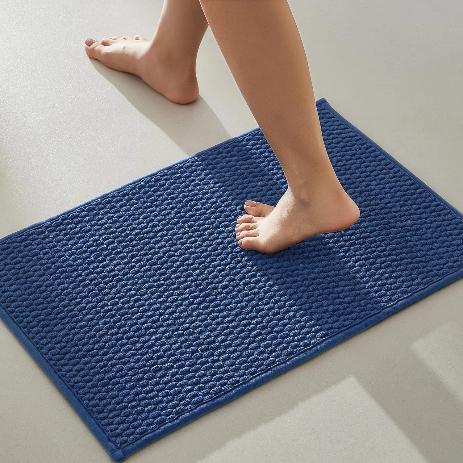 TYUU Bathroom Rugs Non Slip Washable, Super Absorbent Thin Bath Mat Small Quick Dry Low Pile Bathroom Rug, Navy Blue 16"