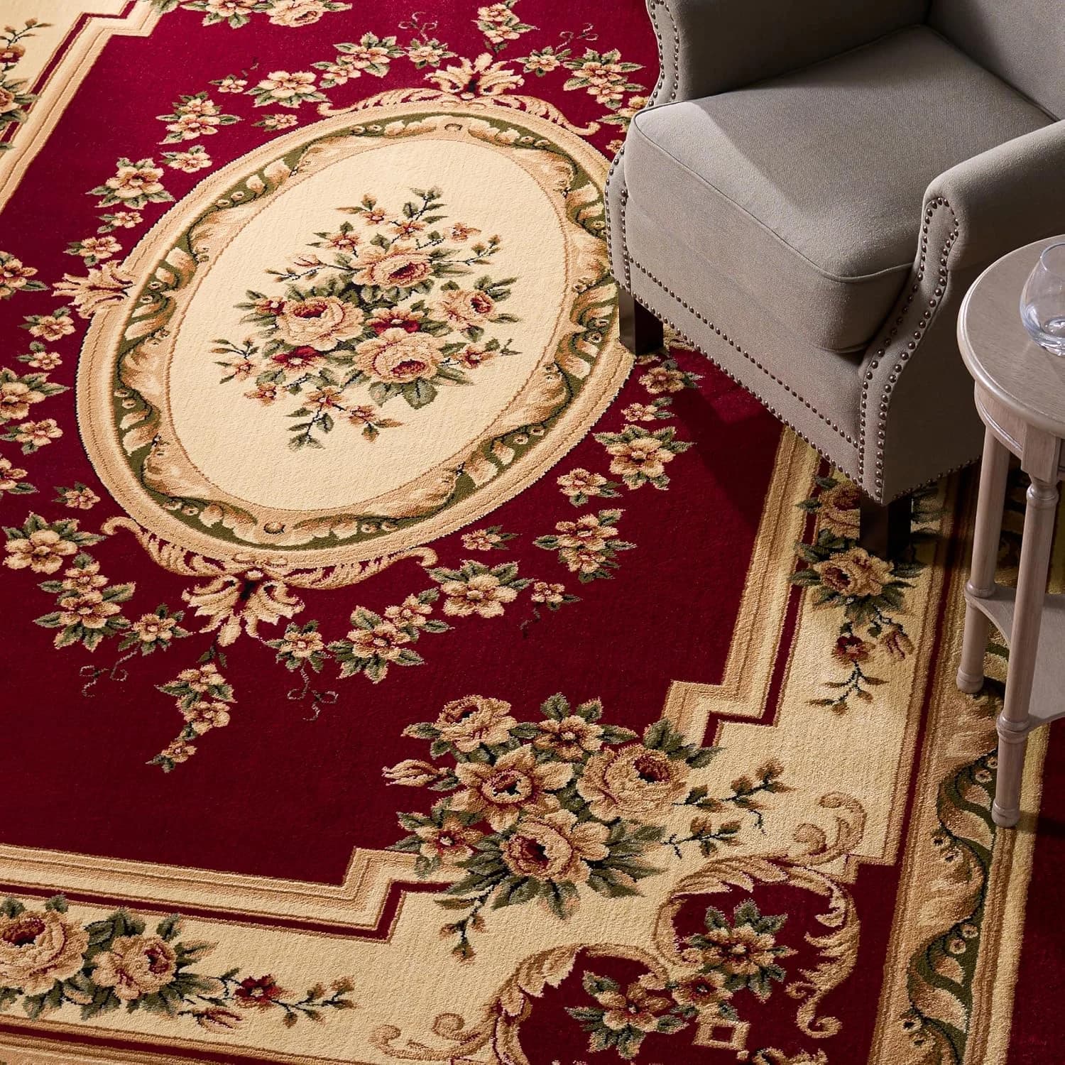 SAFAVIEH Lyndhurst Collection Area Rug - 9' x 12', Red & Ivory, Traditional European Medallion Design, Non-Shedding & Ea
